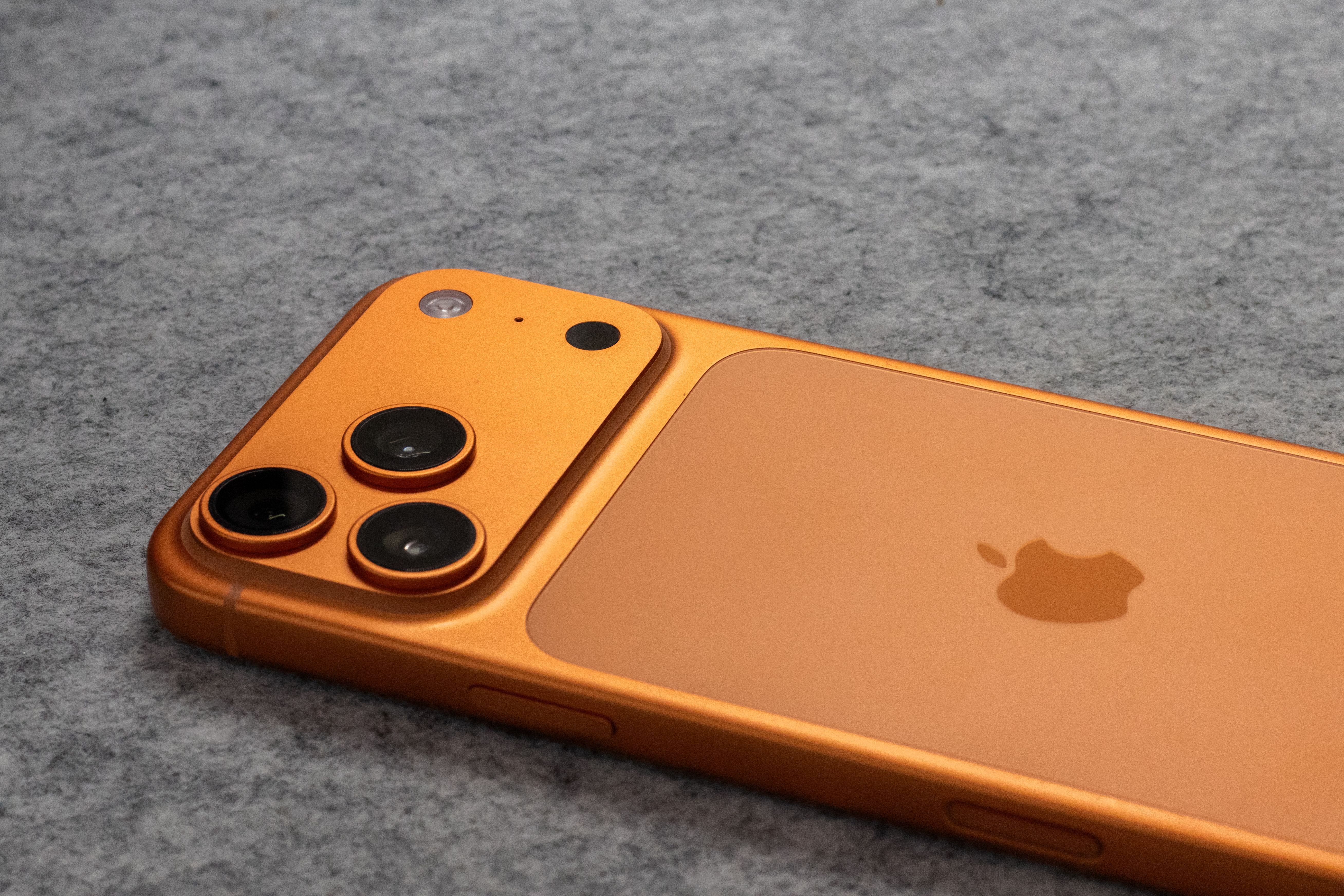 iPhone 17 Pro Max（コズミックオレンジ）の本体