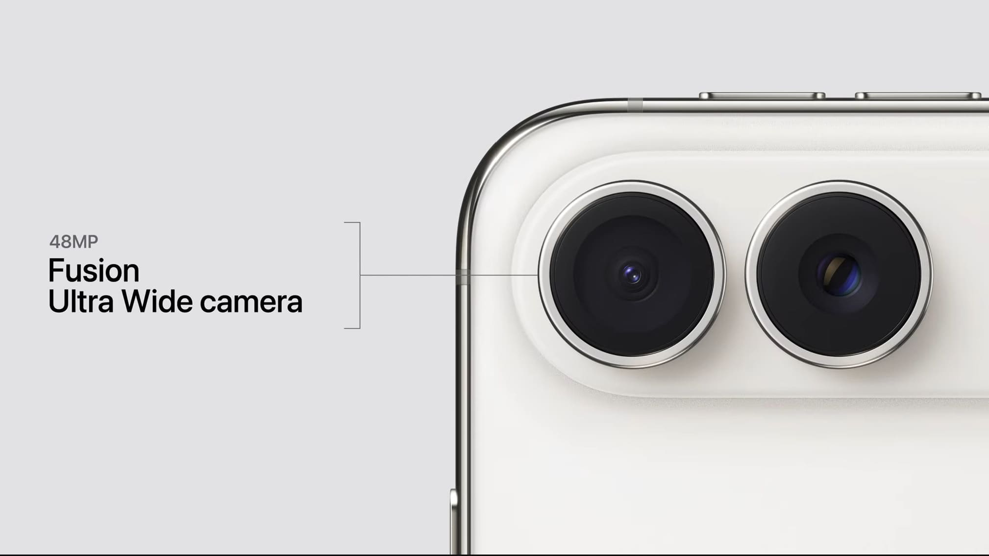 iPhone Duoの背面カメラのキーノートスライド。48MP Fusion超広角カメラを解説