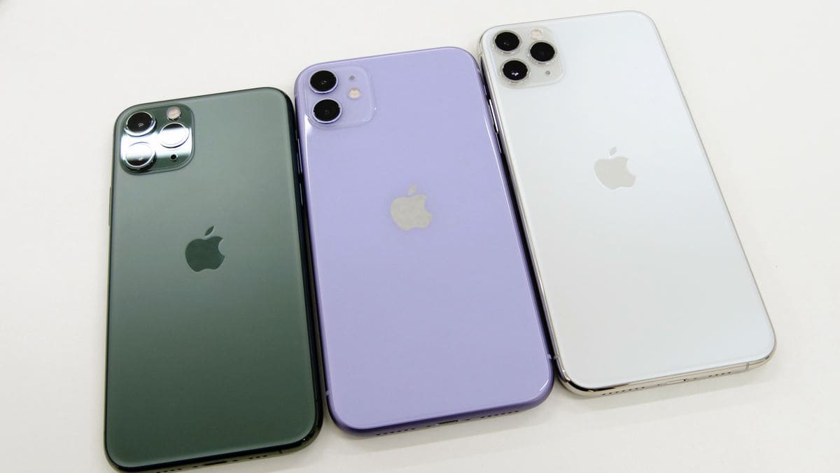 検品中の中古iPhone 11