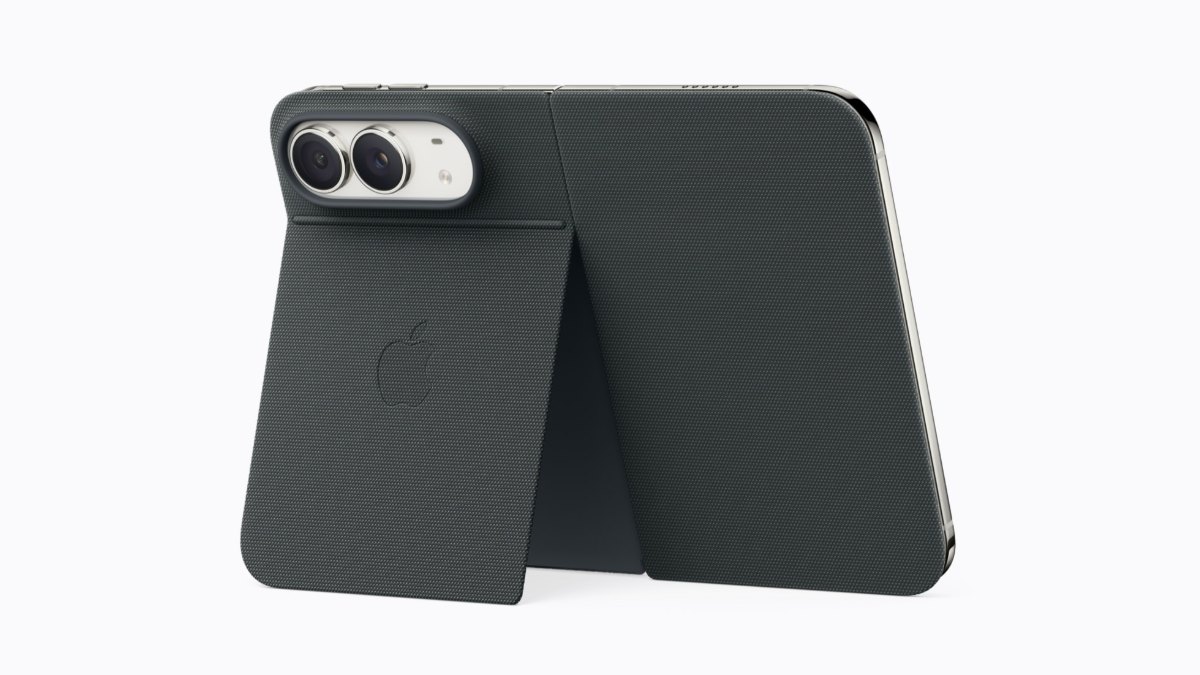 純正フォリオケースを付けたiPhone Duo